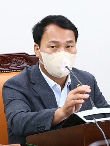 강원도의회 안전건설위원회 박기영 위원장