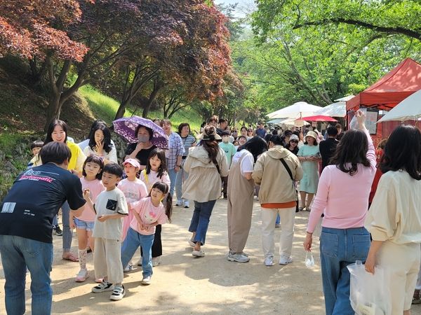 올해 첫‘월영장터 프리마켓’열려... 앞으로 10월까지 상설 진행