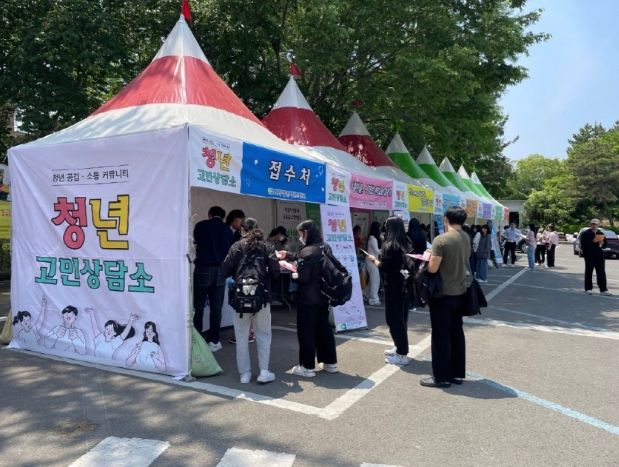 포항청년마인드링크는 15일 선린대학교에서 학생 등 청년을 대상으로 ‘청년 고민 상담소’를 운영했다.