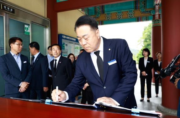 화순군, 5.18민주화운동 제43주년, 국립5․18민주묘지 참배