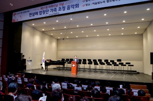 이동환 고양특례시장이 축사를 하고 있다.