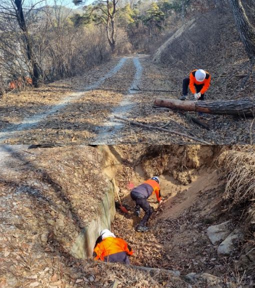 임도시설 점검 중인 임도관리단 모습