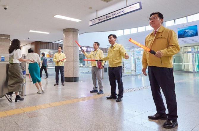 제414차 민방위의 날 공습 대비 훈련 장면