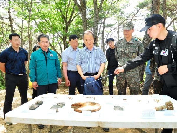김진열 군위군수, 6.25 전사자 유해발굴 현장 격려