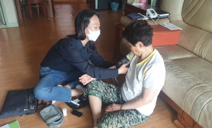 덕천2동, 홀로어르신 위한 방문건강사업 실시