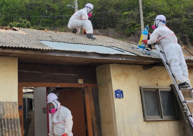 지붕 슬레이트 철거 작업