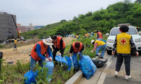청주시자원봉사센터, 오수관 및 빗물받이 환경정비 활동 실시