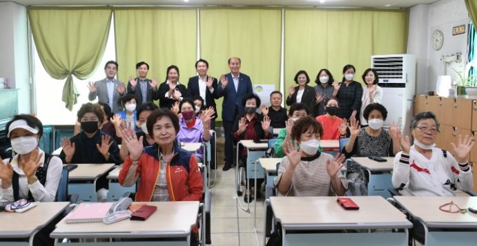 동두천시 사랑나무야학, 기부자 초청 감사 인사 전달
