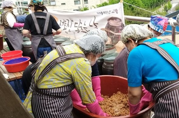 고양시 일산1동, 다문화가족과 함께 전통 장 가르기 행사 진행