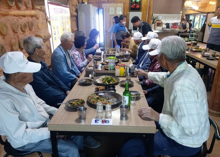 포천시 관인면 벚골가든, 6․25 참전유공자회 회원들에게 이웃사랑 실천