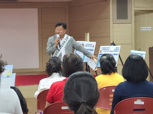 수원시가 찾아가는 주민참여예산 설명회를 열고 있다.