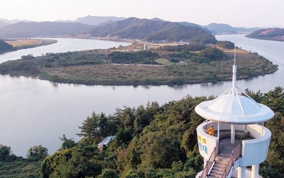 나주시 관광 10선, 한반도 지형을 조망할 수 있는 '동강 느러지 전망대'