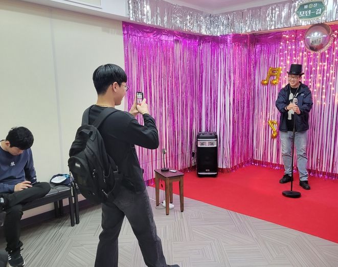 주말 포토존 방문객들