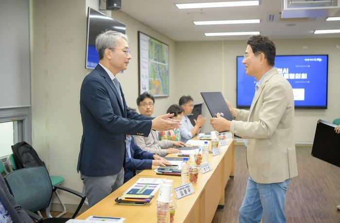 지난 24일 순천시 공공보건의료협의회가 위원을 위촉하며 활동을 시작했다