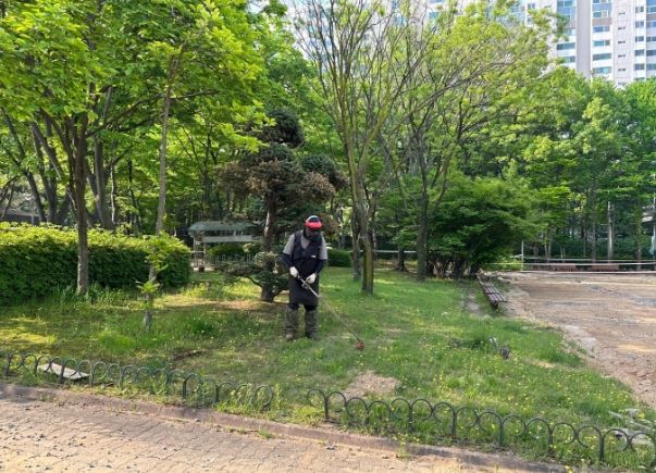 덕양구, 어린이공원 및 녹지대 제초 등 관리사업 추진