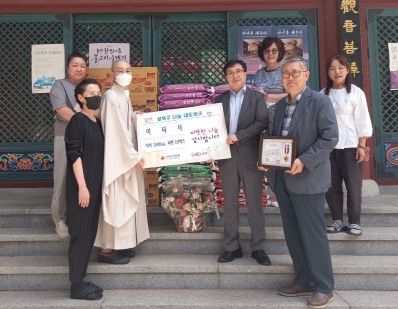 지난 22일 미타사는 보문동주민센터에 백미와 라면을 전달했다. 후원품은 어려운 이웃을 위해 쓰일 예정이다.