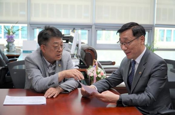 허종식 의원은 지난 24일 어명소 국토교통부 제2차관과 간담회를 개최, 인천대교 투신방지시설을 비롯해 인천 지역 안전 현안에 대해 논의했다.