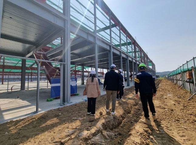 지난 15일 충청남도 사회재난과, 서산시청 안전총괄과, 원스톱허가과 담당자와 민간안전관리자문위원이 성연면 증축공사 현장에서 우기대비 합동점검을 실시했다.