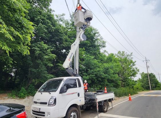 보안등 설치공사 장면