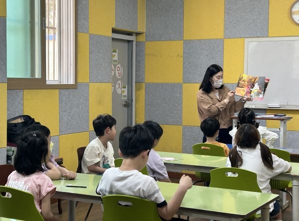 도서관과 함께 책읽기 사업 장면