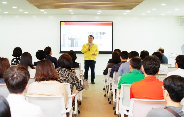 지난 24일 실시된 ‘중대시민재해 시설물 안전관리자 교육’에서 류경기 중랑구청장이 인사말씀을 전하고 있다.