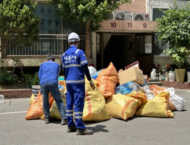 시흥시 신현동, '찾아가는 생활폐기물 수거서비스'로 주거복지 취약계층 도와