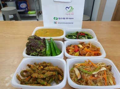 울진군 금강송면 지역사회보장협의체 싱그러운 5월 마음담은 김치 반찬지원