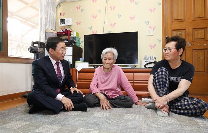 효행자 가정방문 격려