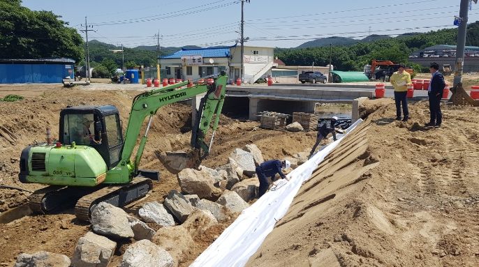 소하천 정비사업 현장점검 장면