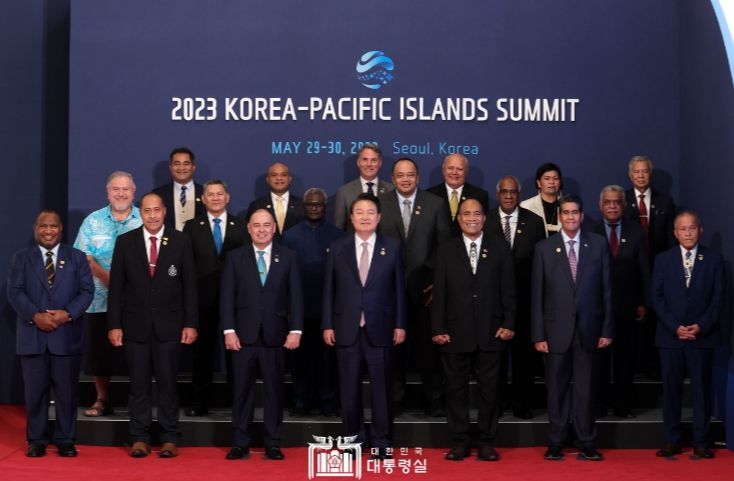 5월 29일 윤석열 대통령은 한-태평양도서국 정상회의에 참석한 각국 정상들을 영접하고 기념촬영을 진행했다.