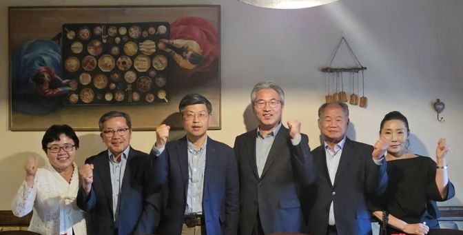 주독일한국대사관 방문(왼쪽부터 강남숙 관광진흥과장, 양상근 주독일한국문화원장, 권원직 주독일대한민국대사관 총영사, 신종우 진주시 부시장, 주강홍 한국예총진주지회장)