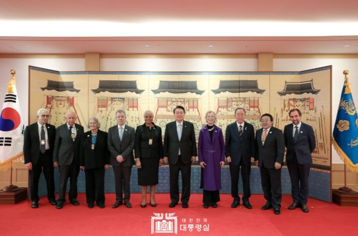 5월 30일 윤석열 대통령은 디 엘더스(The Elders)를 접견했다.