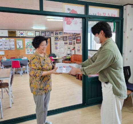 보산동 6통장, 관내 경로당 어르신 위해 떡 후원