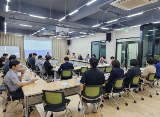 밀양시 시내권 관광·상권 활성화 TF팀 회의가 진행되고 있다.