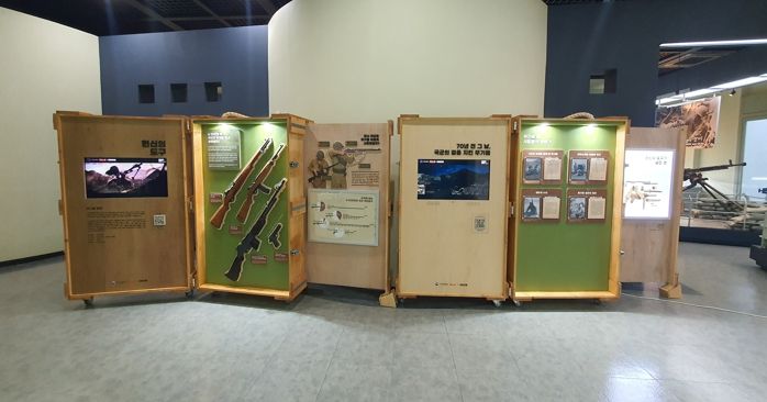 박진전쟁기념관 ‘헌신의 도구’ 전시 전경