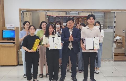 황성동, 친절으뜸공무원 2명 선발 시상