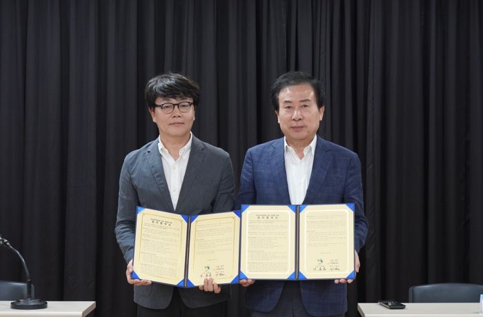 목포시가 (사)한국출판인회의 목포문학박람회 성공위해 업무협약을 체결했다.