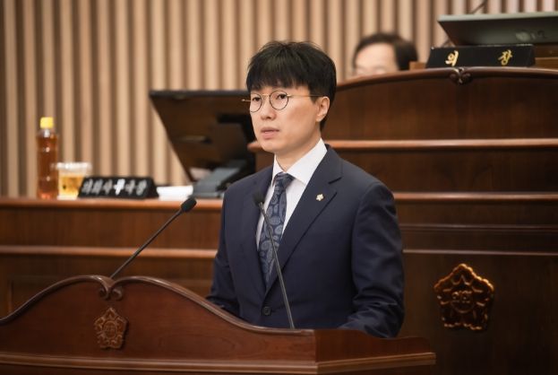 원주영 의원이 본회의장에서 5분 자유발언을 하고 있다.