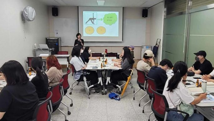 지난 20일 서산시평생학습관에서 청년도전지원사업이 진행되는 모습