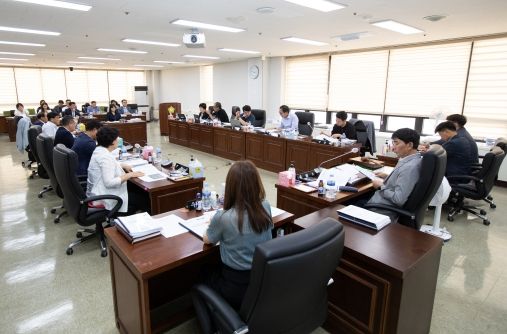 군산시의회 경제건설위원회, 경제항만혁신국 업무보고 이모저모