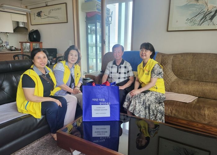 시흥시 정왕본동 지역사회보장협의체, 국가유공자 14가구에 감사 꾸러미 전달