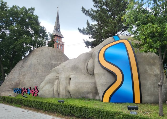 달서구 “거대원시인과 함께 시원한 여름 나세요!”