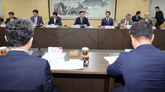 경남도지사, 이주호 부총리 만나 교육개혁 방향 논의