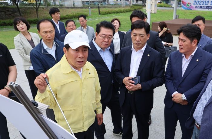 1. 민선 8기 양산시 1주년을 맞아 현장행정을 펼치고 있는 나동연 시장