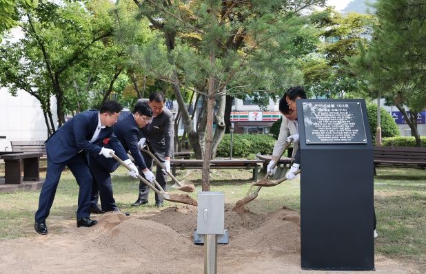 군수님 취임1주년 기념식수