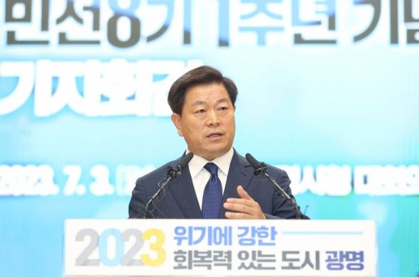 박승원 광명시장은 3일 오전 시청 대회의실에서 열린 민선8기 1주년 기자회견에서 “광명의 더 나은 미래 자족도시로의 대전환을 시민과 함께 만들어나가겠다”는 포부를 밝혔다