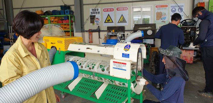 합천군, 농기계 수리 근로자 무더위 극복을 위한 이동식 냉방기 설치