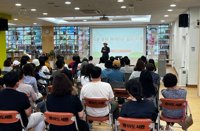 광양중마도서관, 나태주 시인 초청 인문학 강연 성황리에 끝나