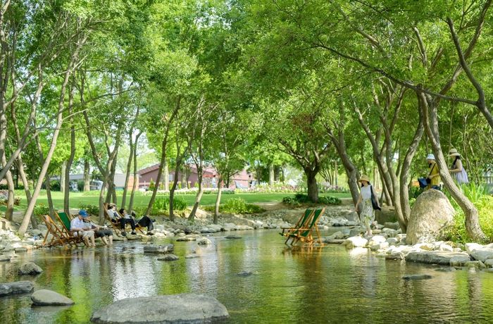 2023정원박람회장의 가든캉스를 즐길 수 있는 개울길광장