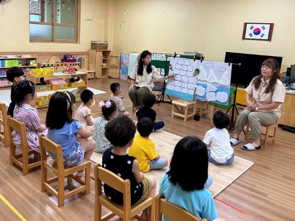 찾아가는 환경교육이 4일 대전 동구 가양유치원에서 진행되고 있다.